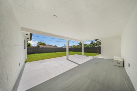 House in Miami, Florida 3 bedrooms, 164.16 sq.m. № 1892702 - photo 26