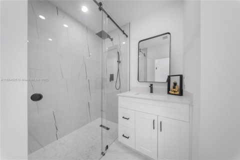House in Miami, Florida 3 bedrooms, 164.16 sq.m. № 1892702 - photo 9