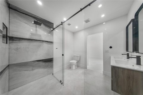 House in Miami, Florida 3 bedrooms, 164.16 sq.m. № 1892702 - photo 25