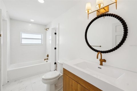 House in Saint Pete Beach, Florida 4 bedrooms, 168.62 sq.m. № 1584169 - photo 26