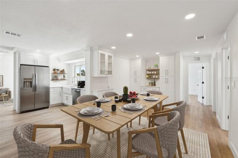 House in Saint Pete Beach, Florida 4 bedrooms, 168.62 sq.m. № 1584169 - photo 8