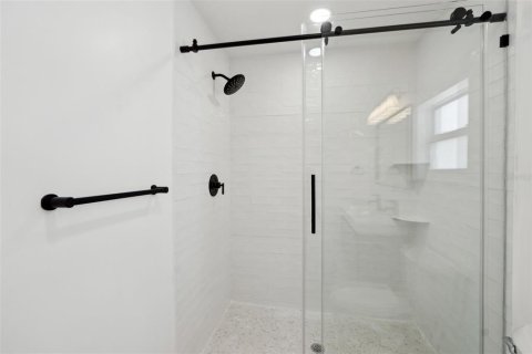 House in Saint Pete Beach, Florida 4 bedrooms, 168.62 sq.m. № 1584169 - photo 21