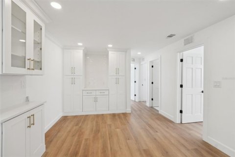 House in Saint Pete Beach, Florida 4 bedrooms, 168.62 sq.m. № 1584169 - photo 30