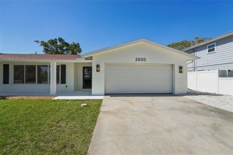 House in Saint Pete Beach, Florida 4 bedrooms, 168.62 sq.m. № 1584169 - photo 3