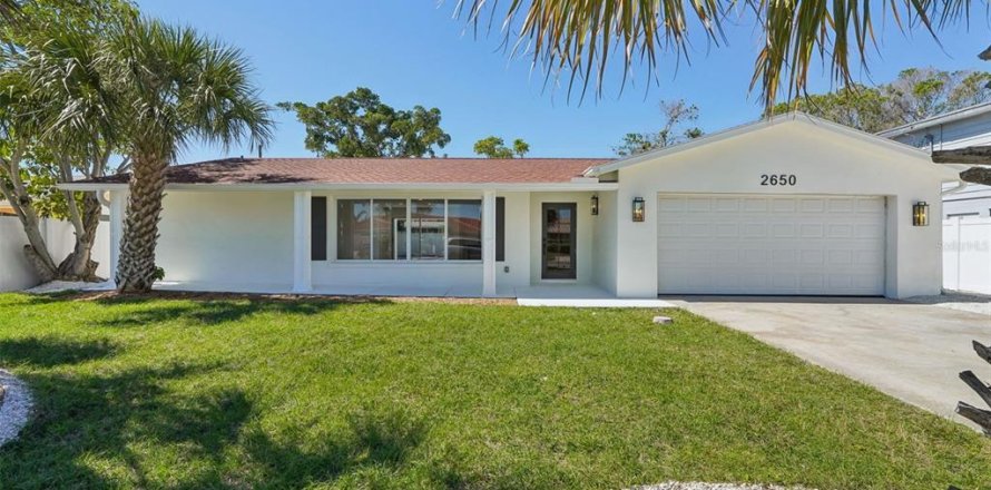 House in Saint Pete Beach, Florida 4 bedrooms, 168.62 sq.m. № 1584169