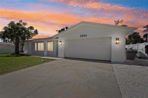 House in Saint Pete Beach, Florida 4 bedrooms, 168.62 sq.m. № 1584169 - photo 2