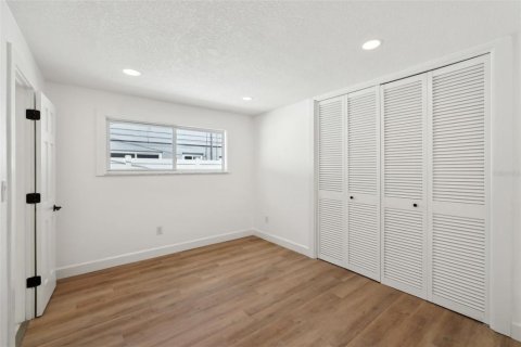 House in Saint Pete Beach, Florida 4 bedrooms, 168.62 sq.m. № 1584169 - photo 25