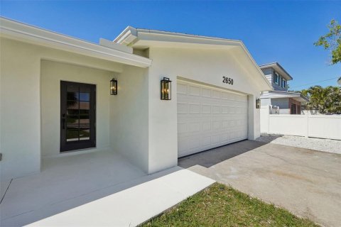 House in Saint Pete Beach, Florida 4 bedrooms, 168.62 sq.m. № 1584169 - photo 5