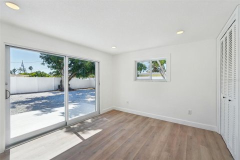House in Saint Pete Beach, Florida 4 bedrooms, 168.62 sq.m. № 1584169 - photo 28
