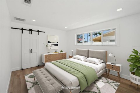 House in Saint Pete Beach, Florida 4 bedrooms, 168.62 sq.m. № 1584169 - photo 9