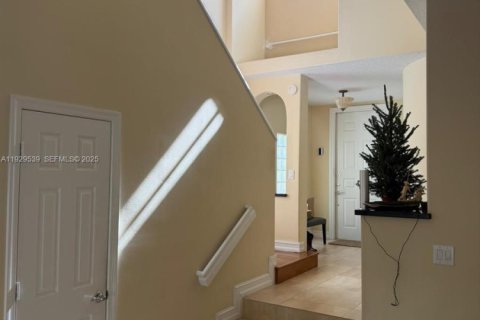 Villa ou maison à louer à Aventura, Floride: 3 chambres, 213.77 m2 № 1987679 - photo 2