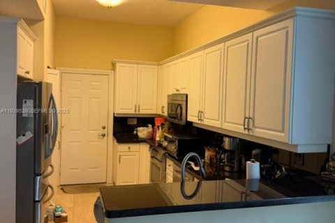 Villa ou maison à louer à Aventura, Floride: 3 chambres, 213.77 m2 № 1987679 - photo 4