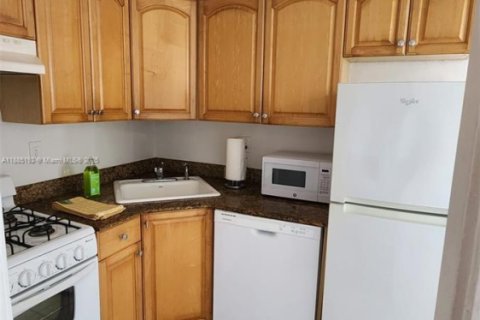 Кондоминиум с 1 спальней в Уэст-Палм-Бич, Флорида № 2036636