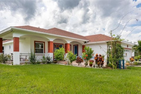 House in Bradenton, Florida 4 bedrooms, 304.53 sq.m. № 2364844