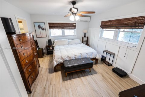 House in Hollywood, Florida 4 bedrooms, 139.73 sq.m. № 2044195 - photo 22