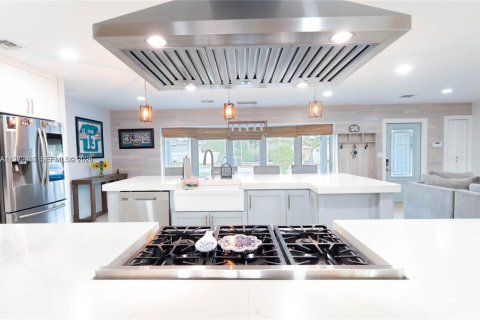 House in Hollywood, Florida 4 bedrooms, 139.73 sq.m. № 2044195 - photo 28