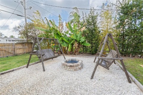 House in Hollywood, Florida 4 bedrooms, 139.73 sq.m. № 2044195 - photo 6