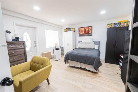 House in Hollywood, Florida 4 bedrooms, 139.73 sq.m. № 2044195 - photo 23