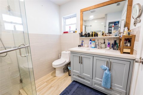 House in Hollywood, Florida 4 bedrooms, 139.73 sq.m. № 2044195 - photo 21