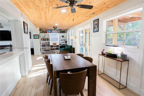 House in Hollywood, Florida 4 bedrooms, 139.73 sq.m. № 2044195 - photo 27