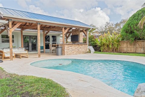 House in Hollywood, Florida 4 bedrooms, 139.73 sq.m. № 2044195 - photo 2