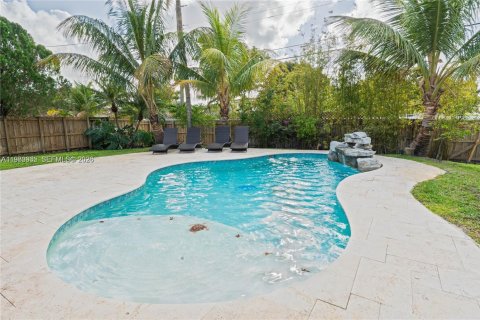 House in Hollywood, Florida 4 bedrooms, 139.73 sq.m. № 2044195 - photo 3