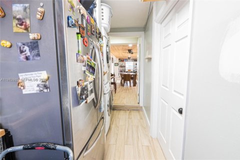 House in Hollywood, Florida 4 bedrooms, 139.73 sq.m. № 2044195 - photo 26