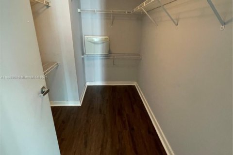 Copropriété à louer à Miami, Floride: 2 chambres, 136.29 m2 № 1945460 - photo 13