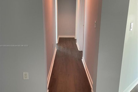 Copropriété à louer à Miami, Floride: 2 chambres, 136.29 m2 № 1945460 - photo 10