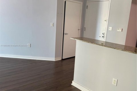 Copropriété à louer à Miami, Floride: 2 chambres, 136.29 m2 № 1945460 - photo 9