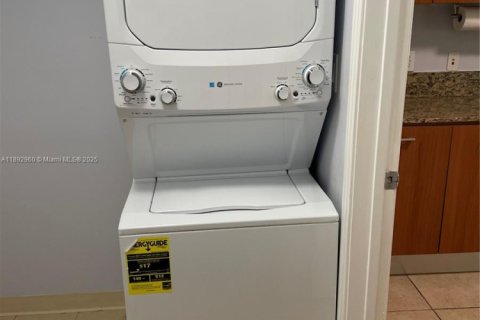 Copropriété à louer à Miami, Floride: 2 chambres, 136.29 m2 № 1945460 - photo 7