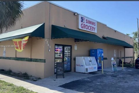 Commercial property in Hollywood, Florida № 2018382 - photo 4