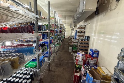 Commercial property in Hollywood, Florida № 2018382 - photo 9