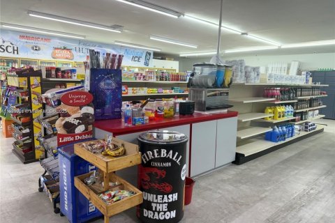 Commercial property in Hollywood, Florida № 2018382 - photo 7