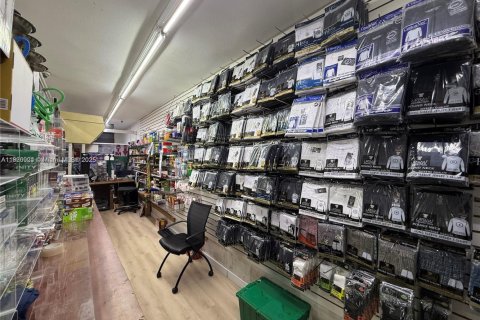 Commercial property in Hollywood, Florida № 2018382 - photo 10