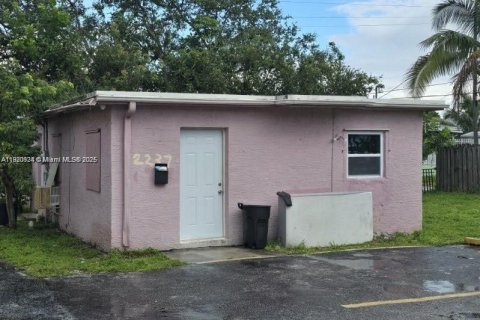 Commercial property in Hollywood, Florida № 2018382 - photo 12