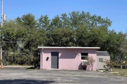 Commercial property in Hollywood, Florida № 2018382 - photo 13