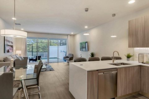 Touwnhouse à vendre à Clermont, Floride: 3 chambres, 172.05 m2 № 2128711 - photo 2