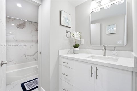 Copropriété à vendre à Miami Beach, Floride: 2 chambres, 119.57 m2 № 2245160 - photo 10