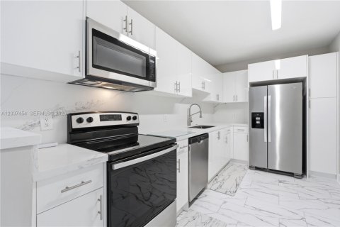 Copropriété à vendre à Miami Beach, Floride: 2 chambres, 119.57 m2 № 2245160 - photo 8