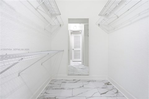 Copropriété à vendre à Miami Beach, Floride: 2 chambres, 119.57 m2 № 2245160 - photo 12