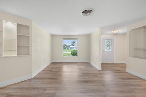 Villa ou maison à vendre à Port Charlotte, Floride: 3 chambres, 184.13 m2 № 1851467 - photo 12