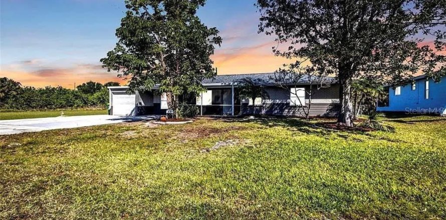House in Punta Gorda, Florida 3 bedrooms, 115.94 sq.m. № 1914285