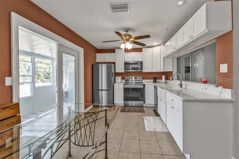 House in Punta Gorda, Florida 3 bedrooms, 115.94 sq.m. № 1914285 - photo 9