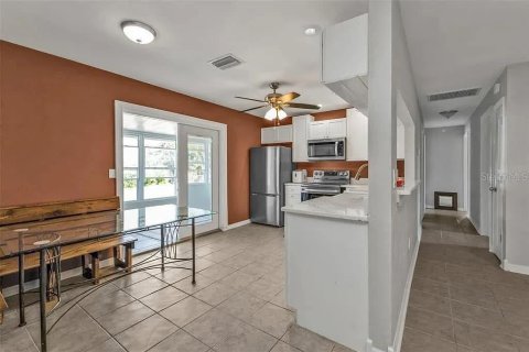 House in Punta Gorda, Florida 3 bedrooms, 115.94 sq.m. № 1914285 - photo 10