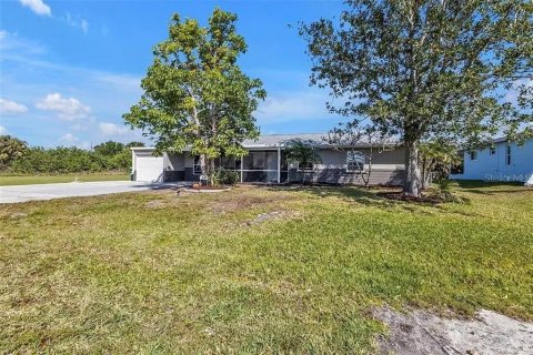 House in Punta Gorda, Florida 3 bedrooms, 115.94 sq.m. № 1914285 - photo 2