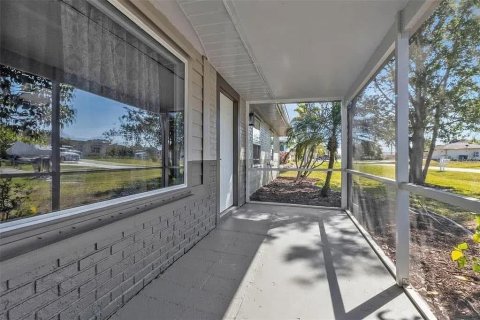 House in Punta Gorda, Florida 3 bedrooms, 115.94 sq.m. № 1914285 - photo 4