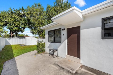 Apartment in Miami, Florida 1 bedroom, 194.91 sq.m. № 2180055