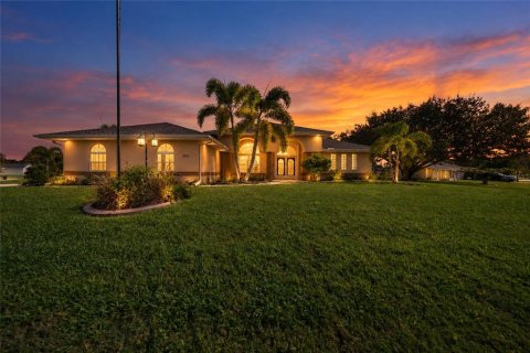 Casa en Port Charlotte, Florida 4 dormitorios, 239.41 m2 № 2366902