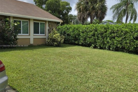 Casa en venta en North Lauderdale, Florida, 2 dormitorios, 135.17 m2 № 1928587 - foto 2